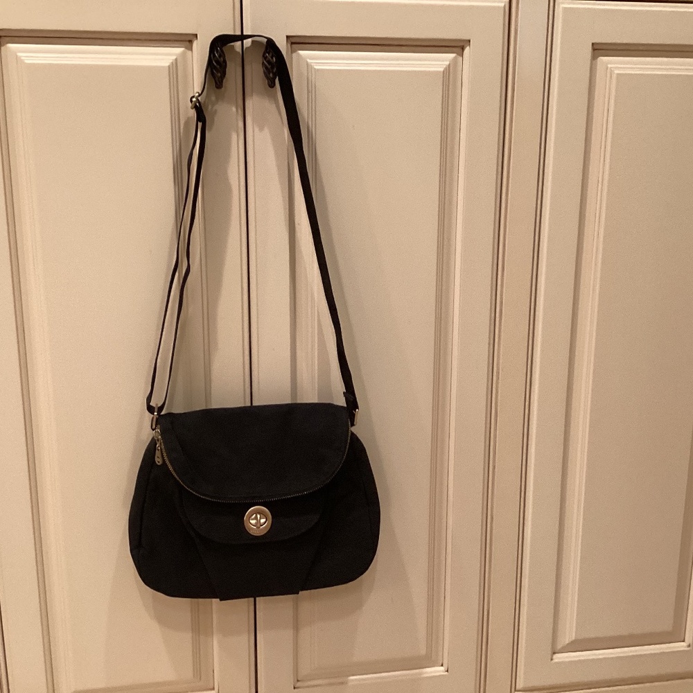 Baggallini i black nylon shoulder bag, like new